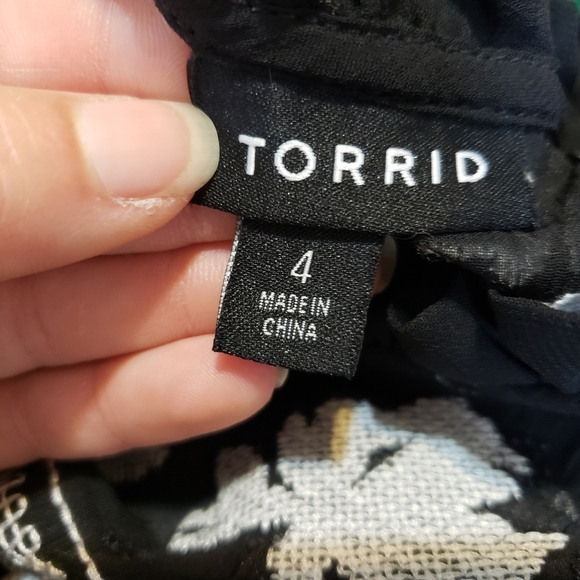 Torrid Black Embroidered Sleeveless Top Size 4 - Picture 6 of 8